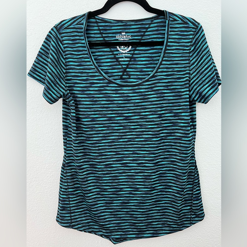 Women’s Scoop Neck Athletic Shirt, Size Large